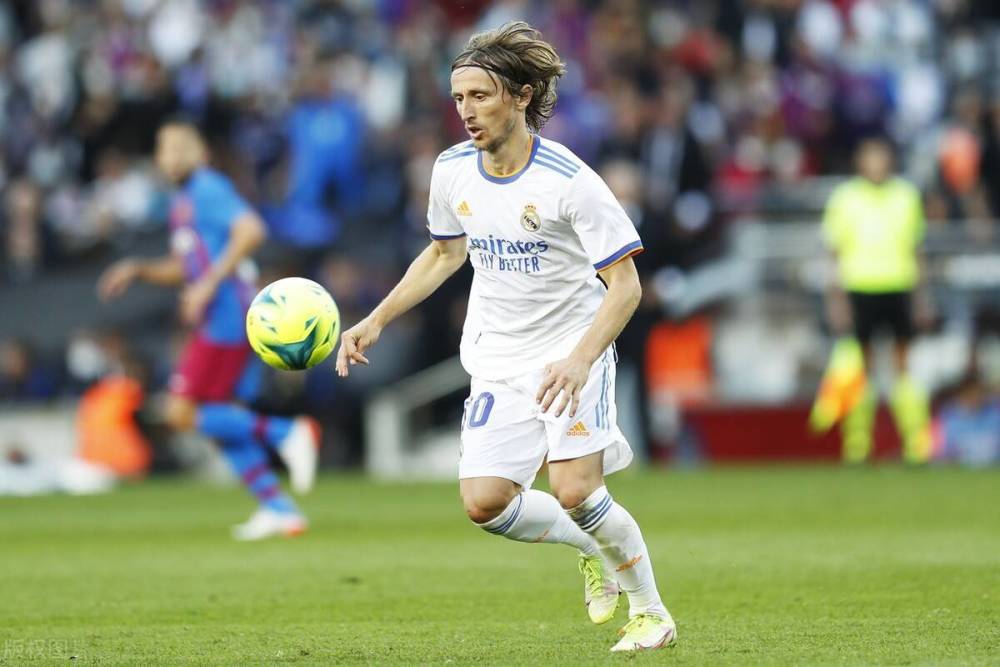 邮报：切尔西和皇马在关注穆里略，森林要价超过5500万镑